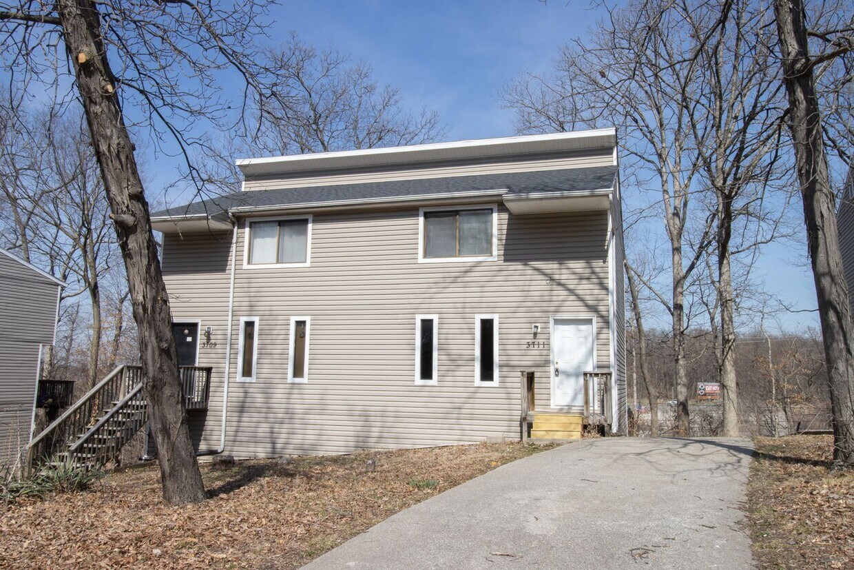Primary Photo - 3709-3711 Sugar Tree Lane