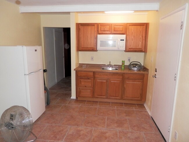 Building Photo - 1737 W Keim Dr