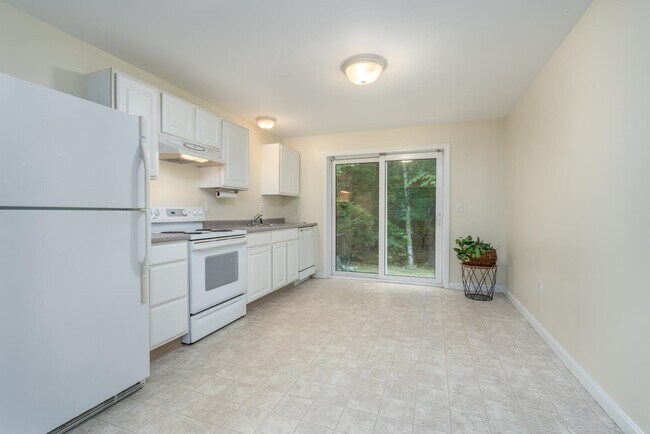 Foto del edificio - 363 Bow Lake Rd