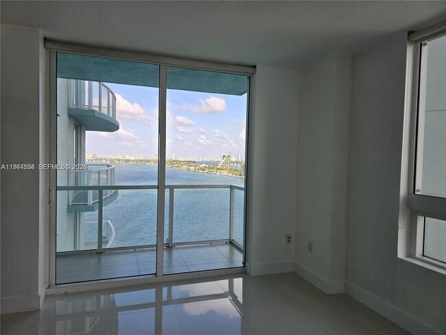 Foto del edificio - 1900 N Bayshore Dr