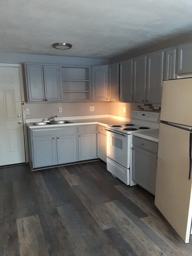 Kitchen - 203 2nd St N