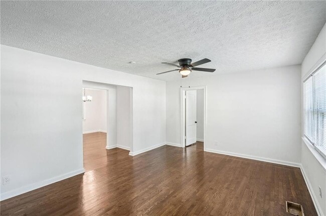 Building Photo - 125 Chappell Rd SW