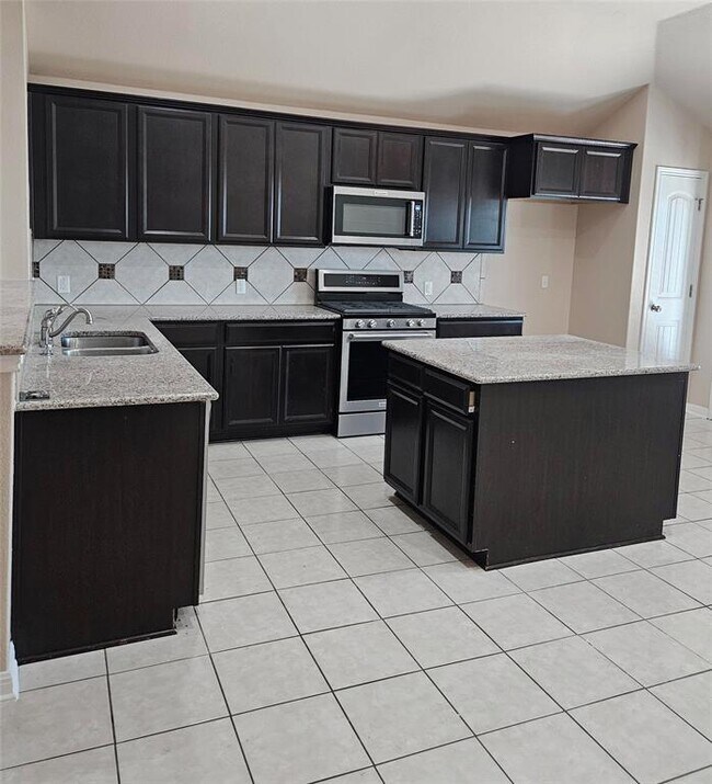 Building Photo - 1000 Desert Rose Cove
