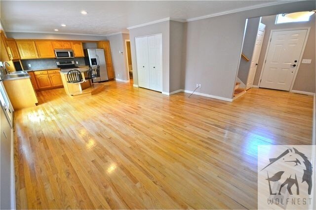 Building Photo - Spectacular 3 Bedroom Salt Lake Home