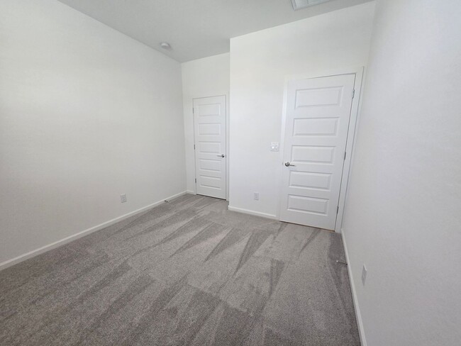 Building Photo - 3 Bedroom 2 Bathroom BELLA VISTA FARMS PRE...
