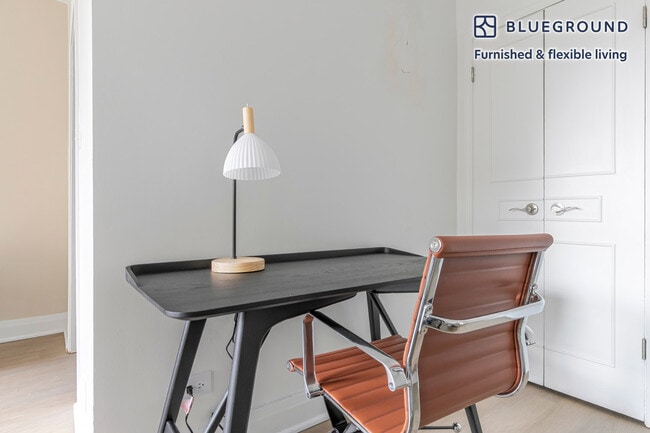 Building Photo - 200 E Chestnut St