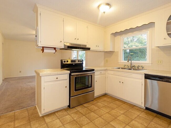 Foto del edificio - 408 Pineview Dr
