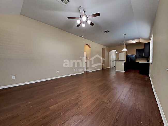 Building Photo - 2324 Shady Tree Ln