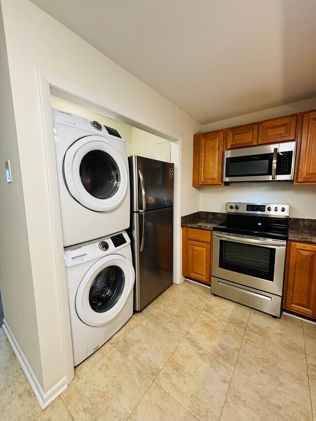Building Photo - 100 Edgewood Ln