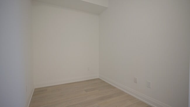 Building Photo - 20-2420 Soudan Ave