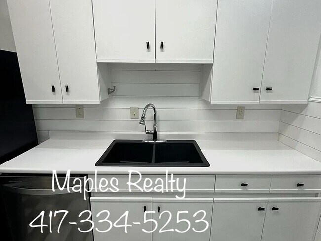 Building Photo - Two bed / Two bath condo in WOODLAND ESTAT...