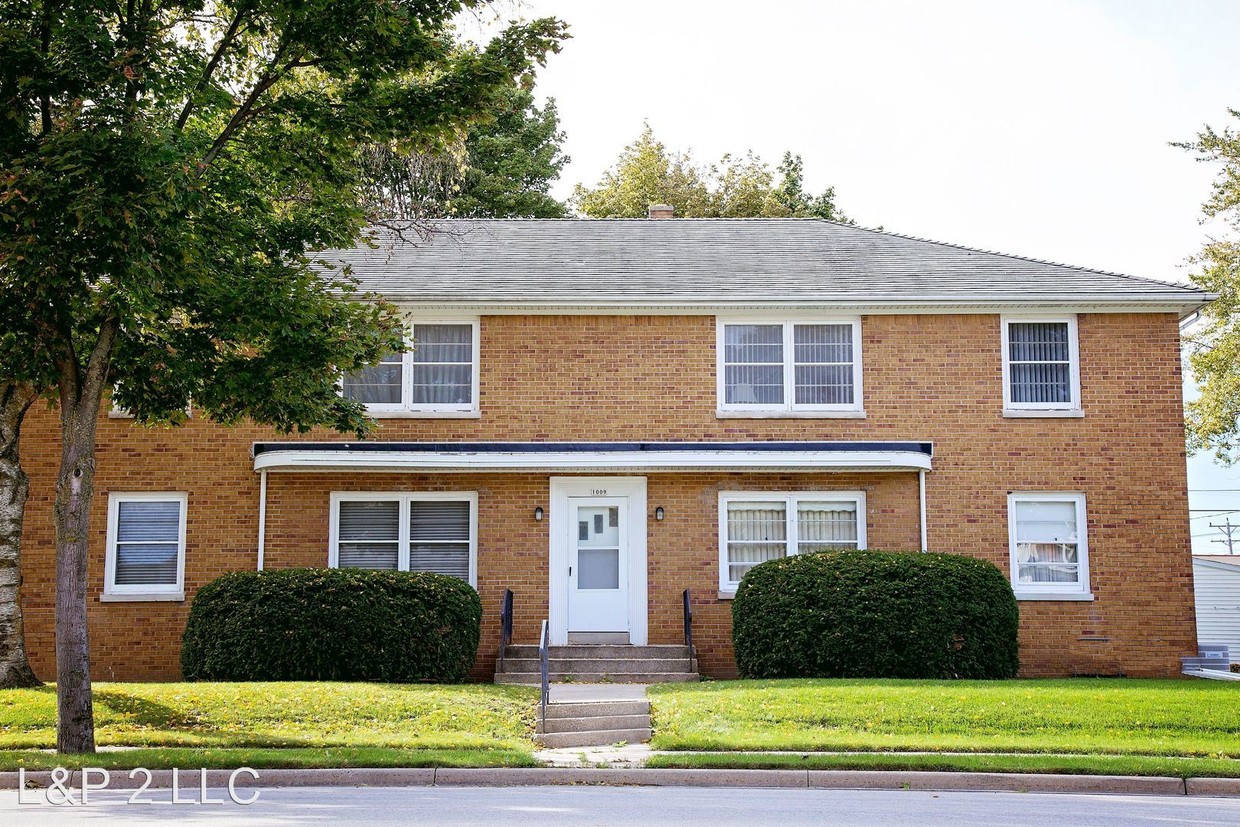 Primary Photo - 1003 12th Ave