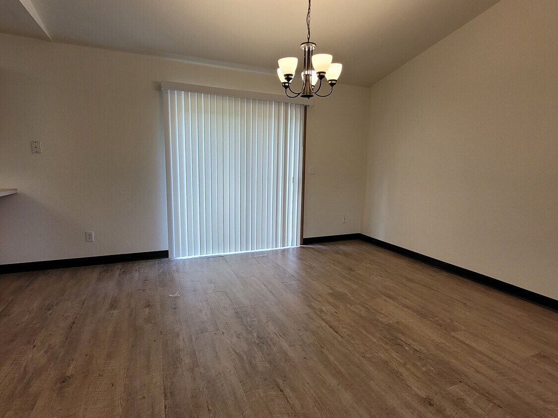 Building Photo - 1021 Coggins Ct