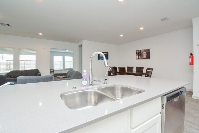 Foto del edificio - 7326 Marina Hts Wy