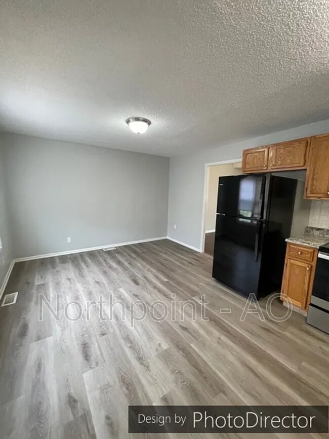 Foto del edificio - Updated 3-Bedroom Home with Garage & Deck in Kansas City, KS