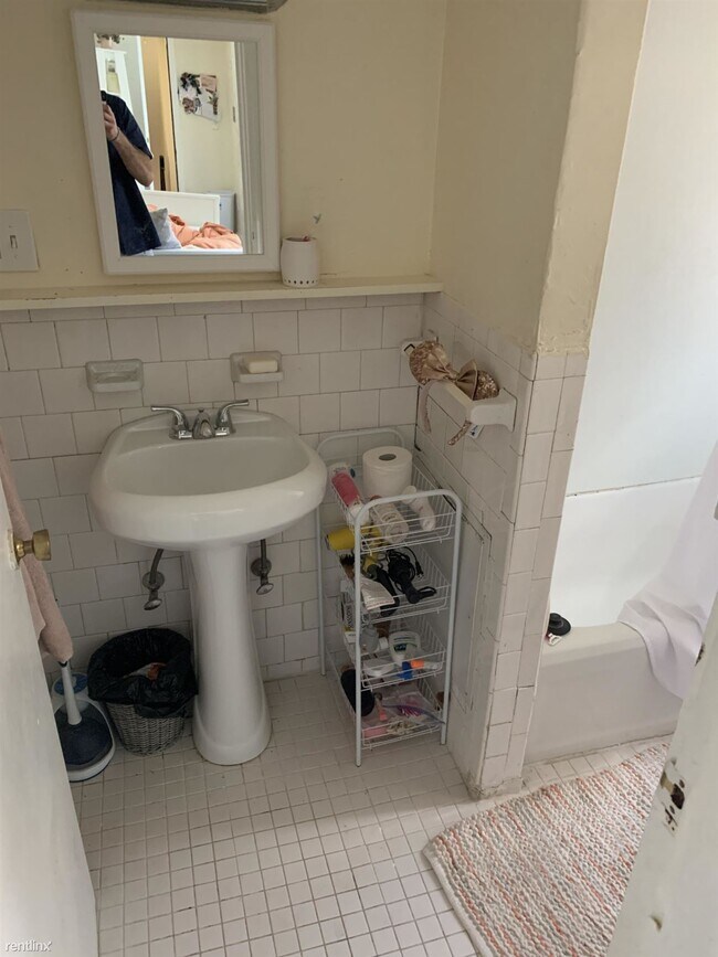 Building Photo - Studio, 1 bath  - 20 Phillips St Apt 5A #8A