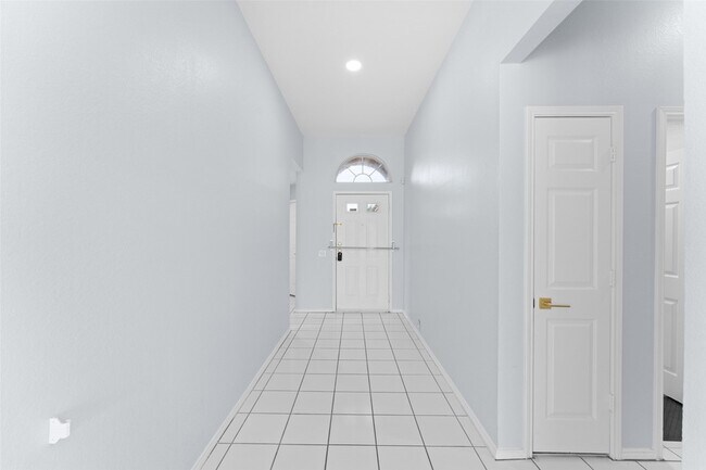 Building Photo - 6903 Hawaii Ln