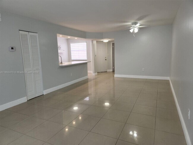 Foto del edificio - 9770 NW 46th Terrace