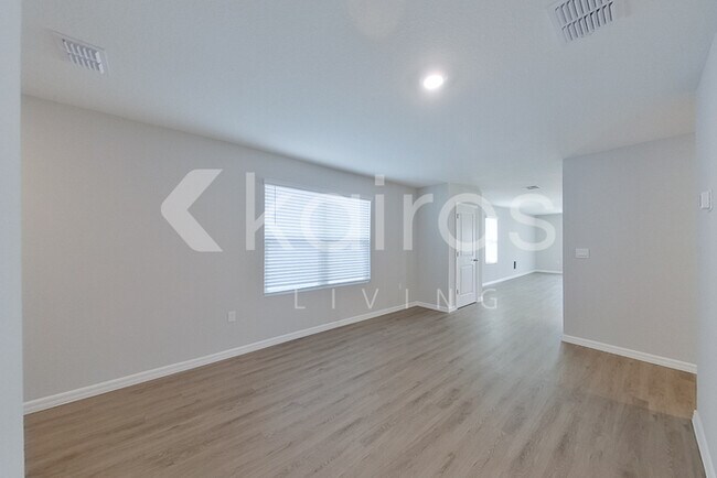 Building Photo - 8620 SW 43rd Ter