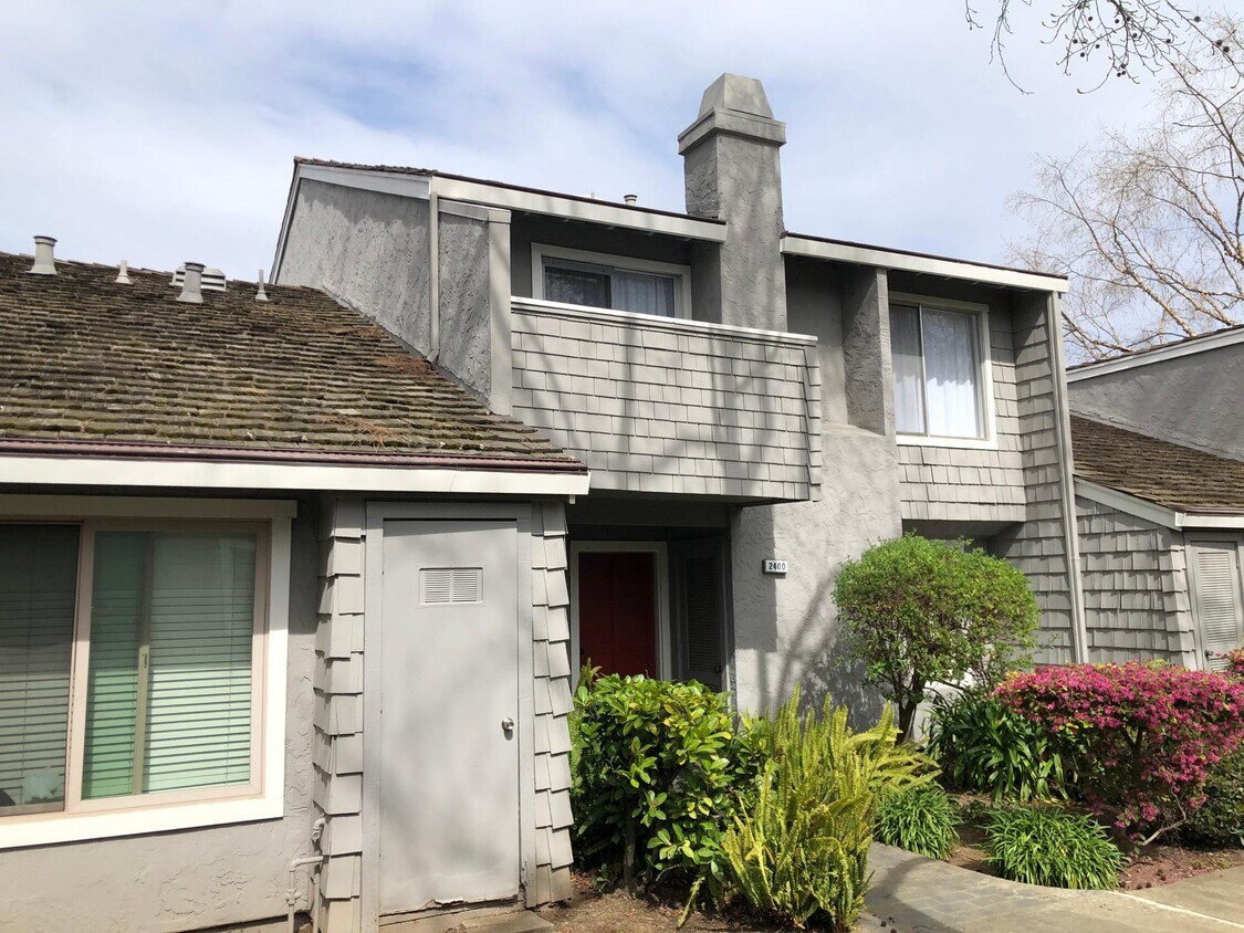 Primary Photo - 2400 Lincoln Village Dr