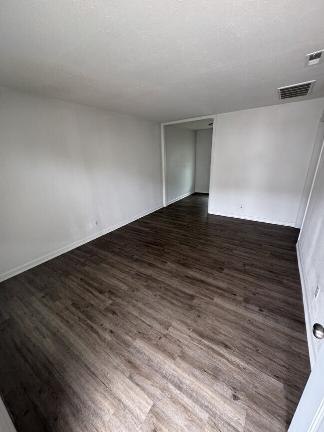 Foto del edificio - 816 S Water St