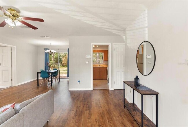 Foto del edificio - 3912 NW 32nd St