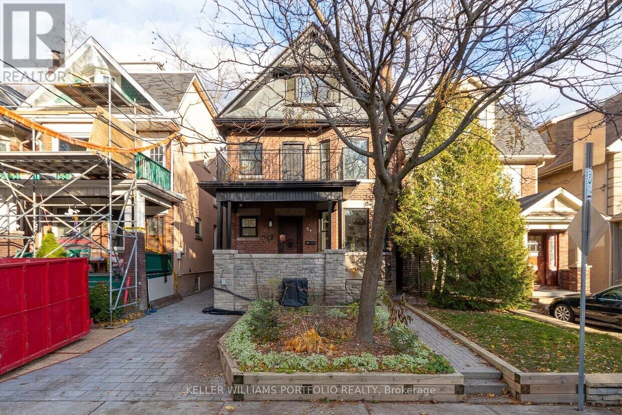 Primary Photo - 31 Hilton Ave