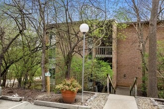 Building Photo - 6010 Forest View Rd