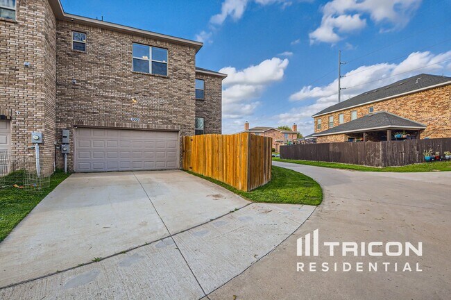 Foto del edificio - 1990 Timber Oaks Dr