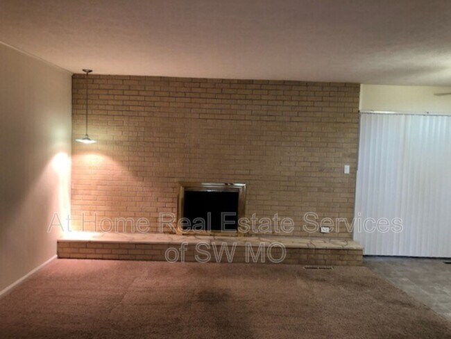 Foto del edificio - 2437 S Virginia Ave