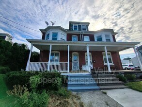 Building Photo - 634 Seitz St
