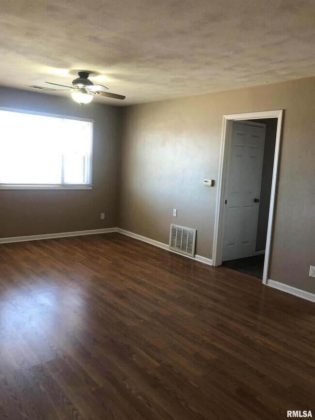 Foto del edificio - 1326 E 38th St