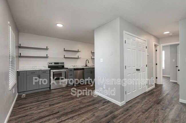 Building Photo - 1147 E Elm St