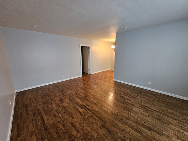 Building Photo - 1473 Rexford Dr
