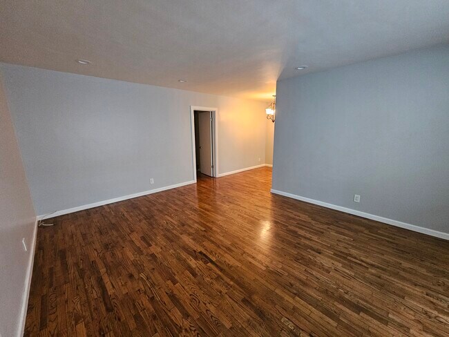 Foto del edificio - 1473 Rexford Dr