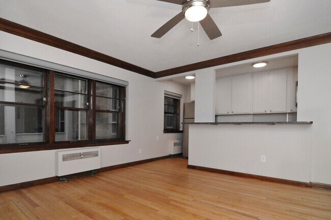 Foto del edificio - 1 Bedroom Apartment One Block From The Capital