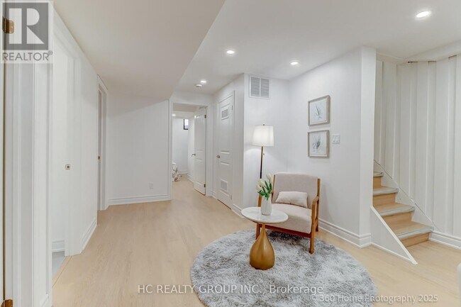 Building Photo - 597 Conacher Dr