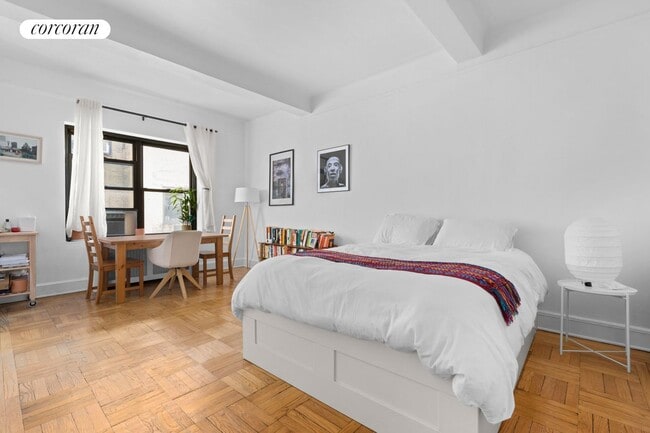 Building Photo - 337 W 95th St