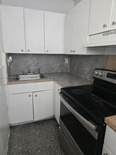 Building Photo - 250 SW 11th Ave