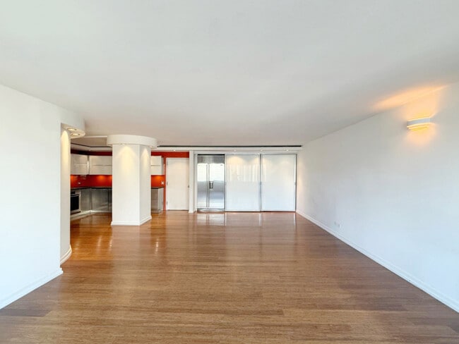 Building Photo - 211 E Ohio St