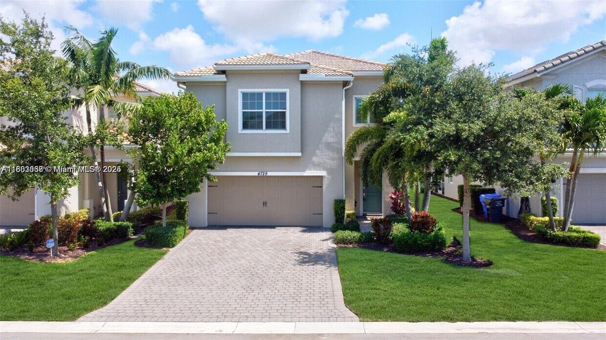 Foto principal - 4729 Greenway Dr