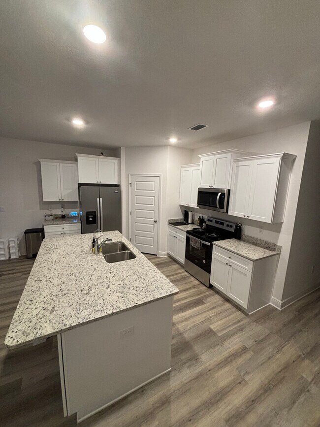 Building Photo - 622 Hancock Way