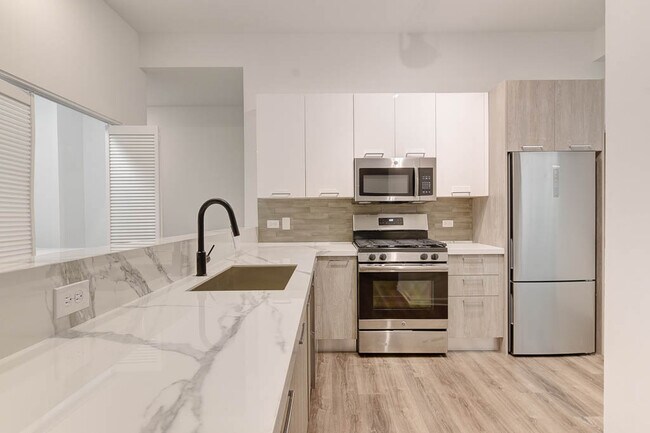 Foto del edificio - 100 E 14th St