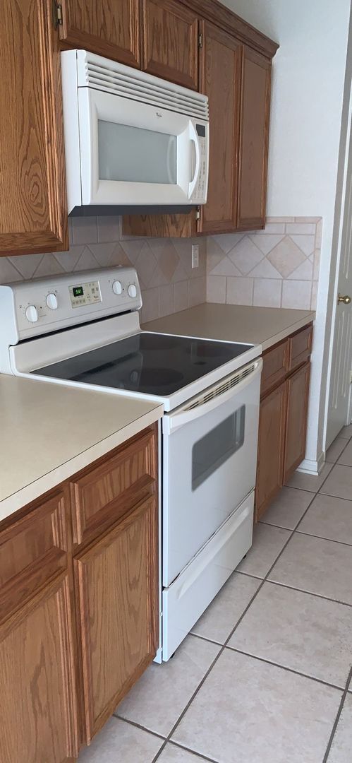 Foto del edificio - 5011 Heather Ln
