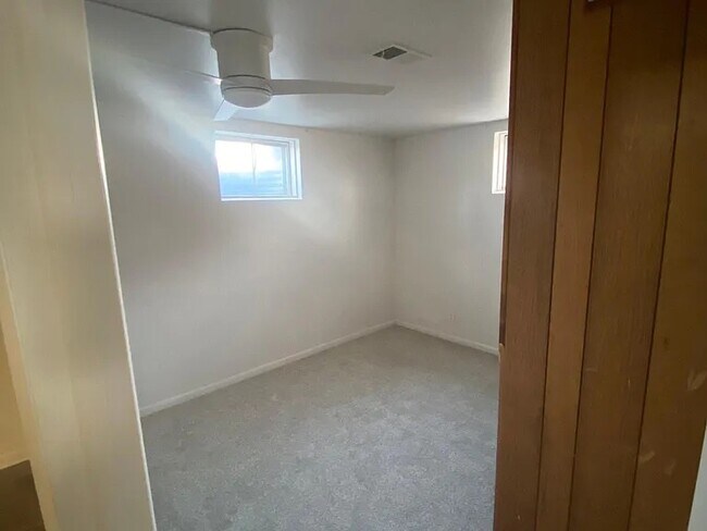 Foto del edificio - 1476 E 111th Pl