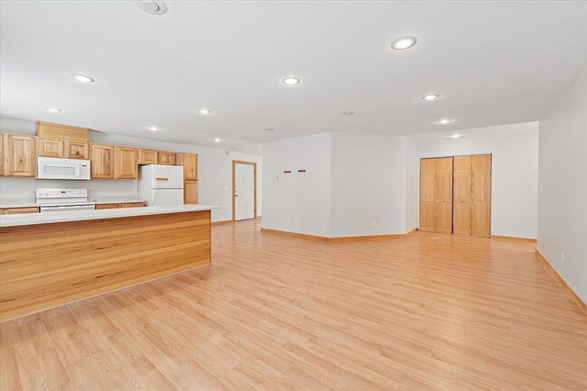 Building Photo - Single Family Home For Rent