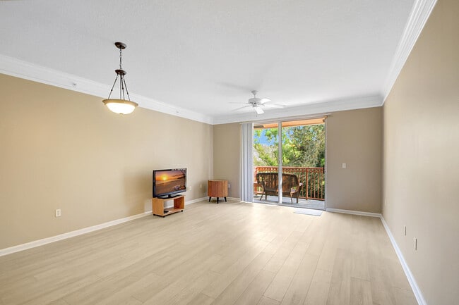 Building Photo - 2030 Alta Meadows Ln