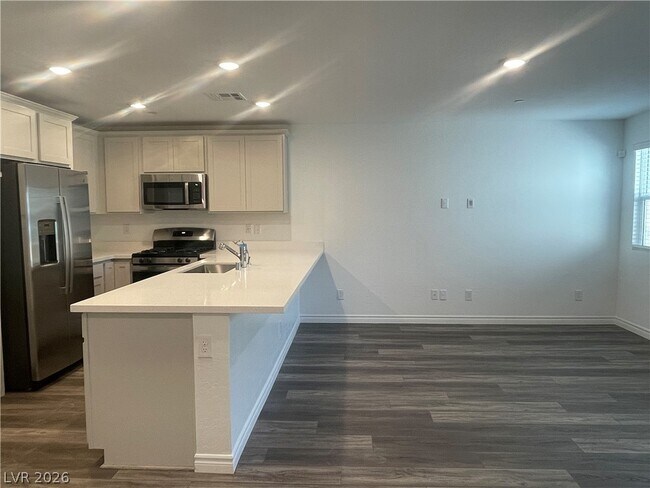 Building Photo - 10714 Burton Grove Ave