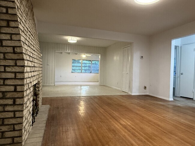 Foto del edificio - 2841 SW 33rd Ave