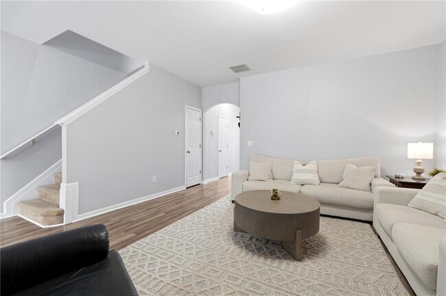 Foto del edificio - 2059 Lakeshore Overlook Dr